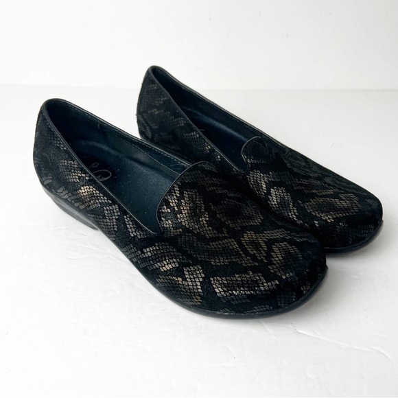 SZ 38 Dansko Snakeskin Patter Black & Gold - Picture 1 of 7